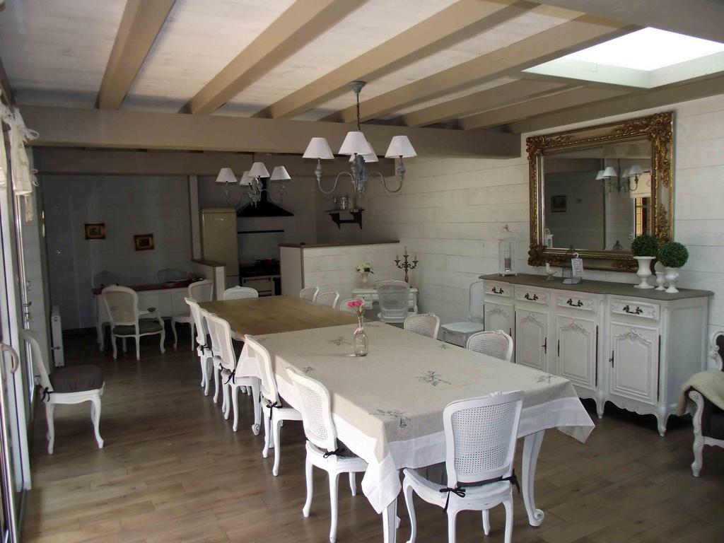 Les Belles Epoques B&B - Piscine - Terrasses - Brumisateurs - Proche Puy Du Fou Saint-Germain-sur-Moine Room photo