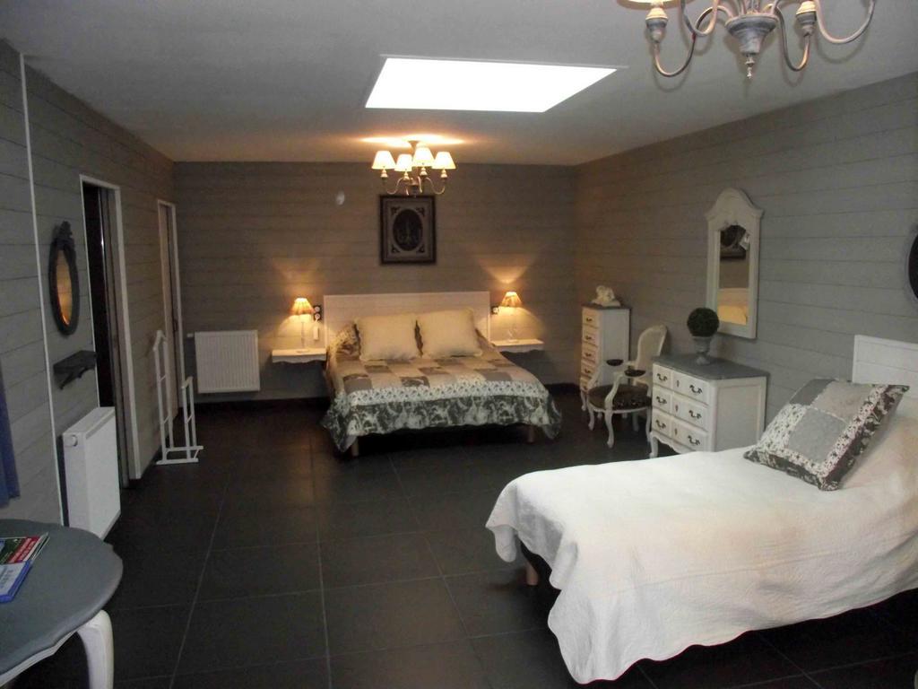 Les Belles Epoques B&B - Piscine - Terrasses - Brumisateurs - Proche Puy Du Fou Saint-Germain-sur-Moine Room photo
